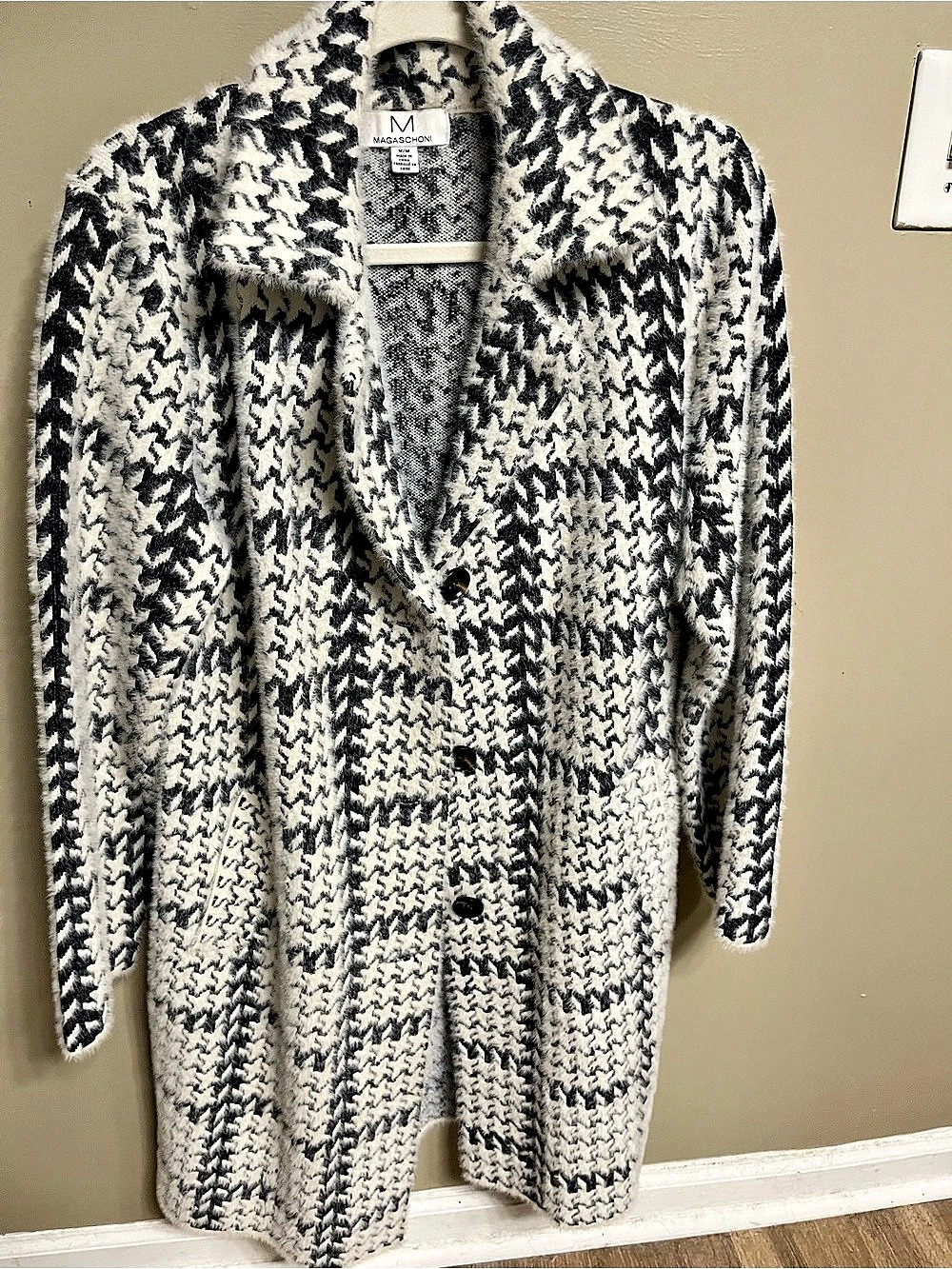 Magaschoni Houndstooth Coat in White & Black Size Medium